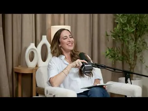 Codie Sanchez in an interview published by BigDeal by Codie Sanchez  en Robert Herjavec.